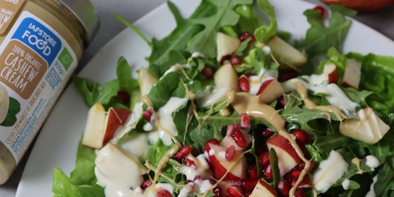 Cashew and pomegranate salad
