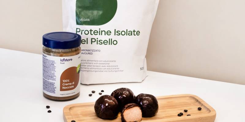 Schwarze Schokoladen-Protein-Bissen