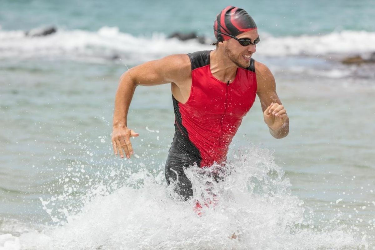 Triathlet während eines Langstreckenrennens