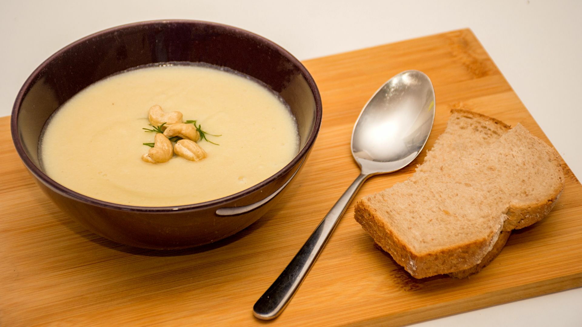 zuppa con crema di anacardi