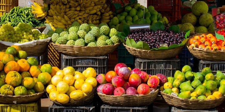 frutta e verdura in un mercato