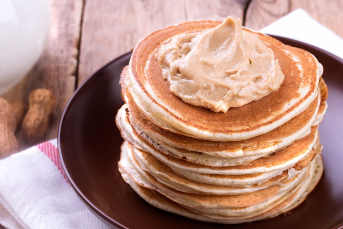 pancake con crema di arachidi