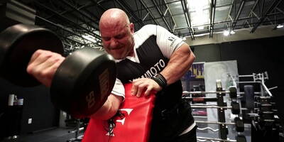 Neil Hill DÉMONTE SES BICEPS avec 3 exercices aux bras