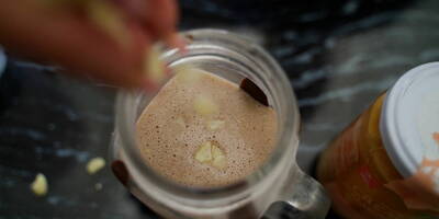 Smoothie au chocolat et aux amandes | La recette saine prête en une minute