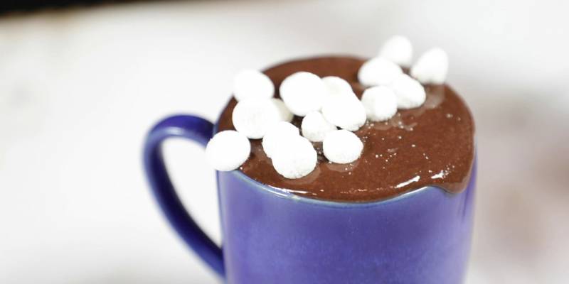 Heiße Schokolade: das perfekte Rezept, um gesund, cremig und zuckerfrei zu sein