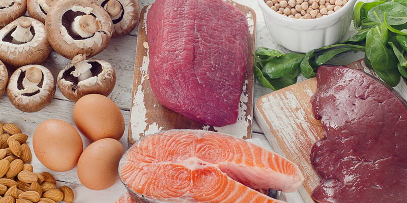 Vitamine B2 (riboflavine) : à quoi ça sert, ses bienfaits, ses carences et dans quels aliments on la trouve