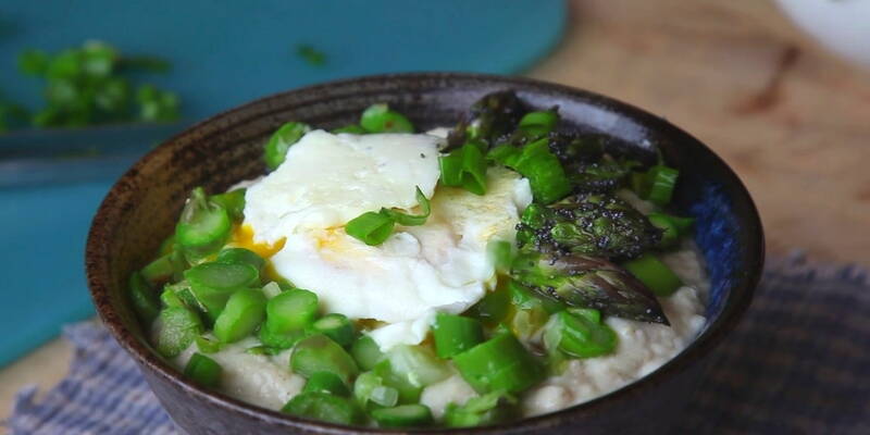 Recette Porridge protéiné aux asperges et œuf poché