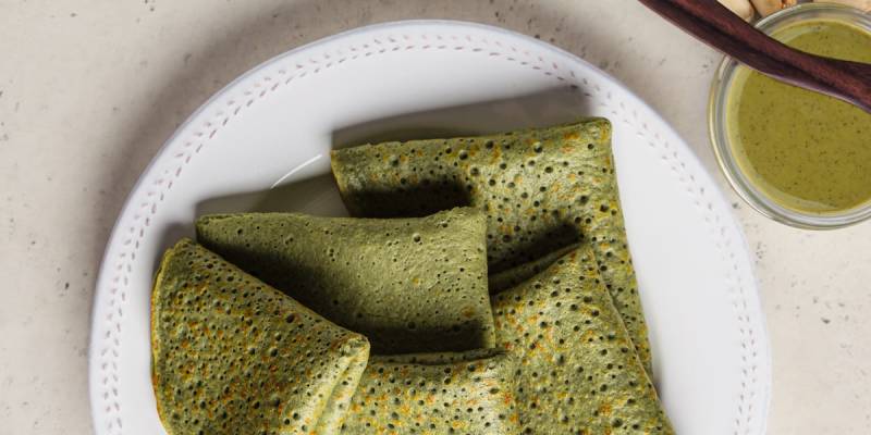Savory crepes with salted pistachio oatmeal and 100% pistachio cream