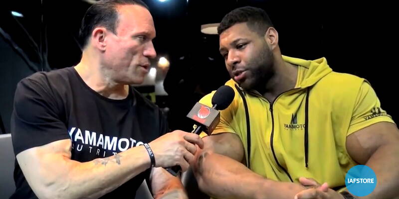 Une légende de la musculation interviewe IFBB Pro Nathan De Asha à FIBO 2017 Expo